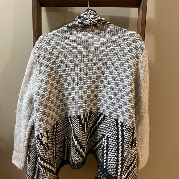 Cardigan - Picture 2 of 2